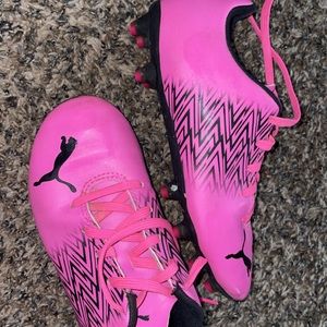Puma girls size 2 soccer cleats